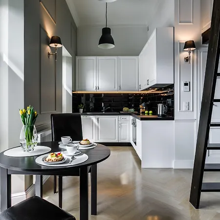 מלון Let's - Arianska 6 3*