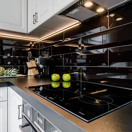 מלון Let's - Arianska 6 3*